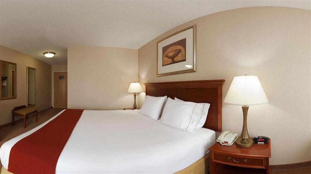 Holiday Inn Express Hotel & Suites Grand Blanc By Ihg Exterior foto