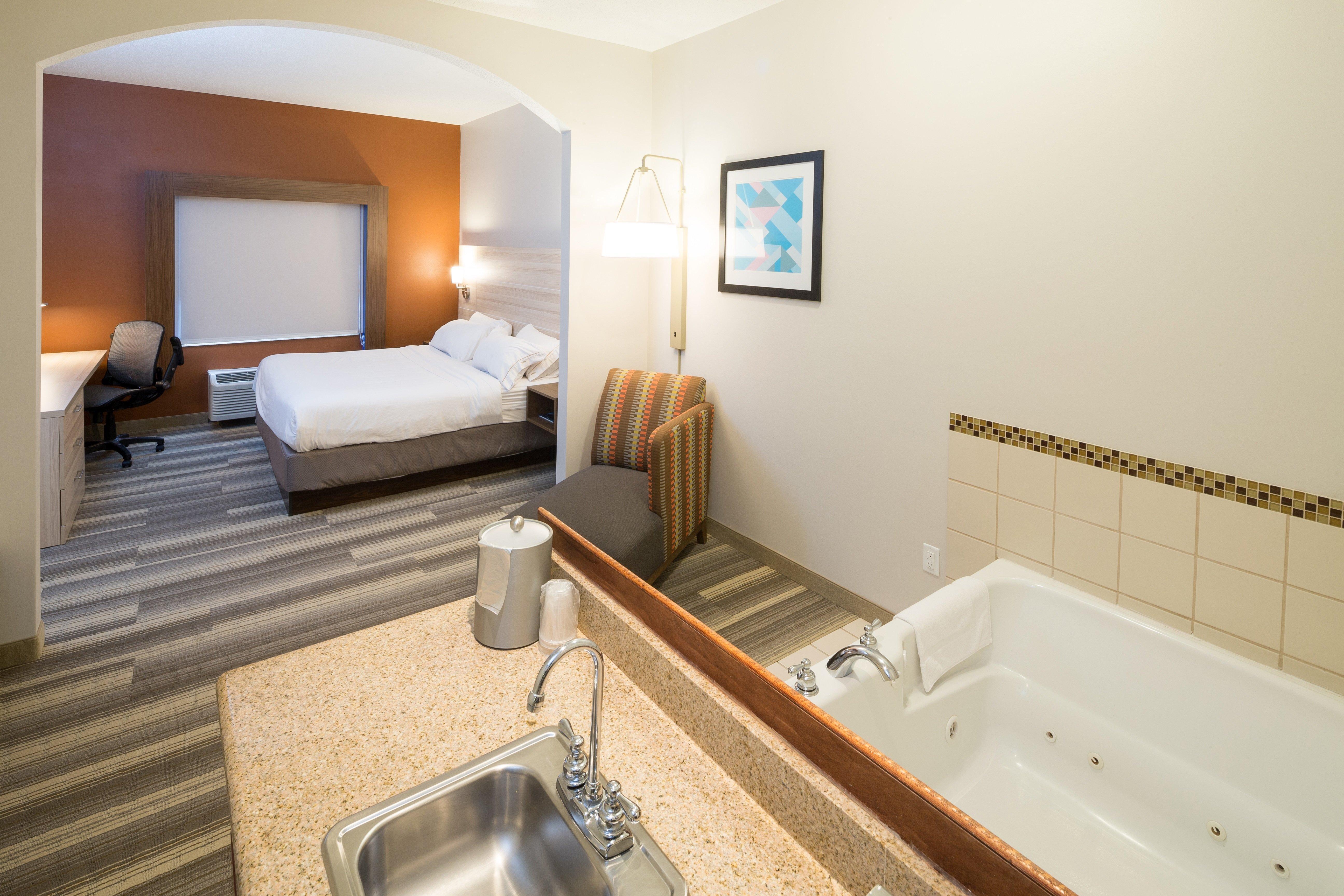 Holiday Inn Express Hotel & Suites Grand Blanc By Ihg Exterior foto